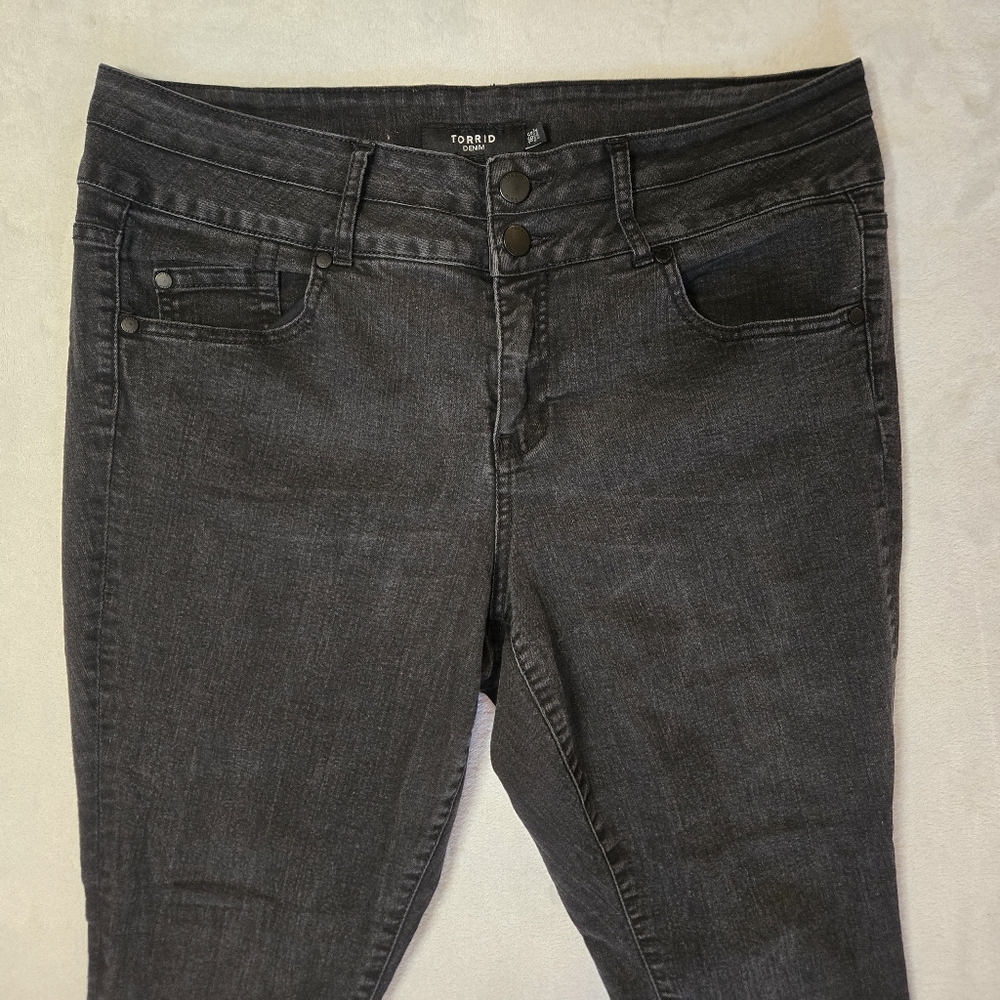 Torrid Black Denim Size 16 Skinny High Rise Tapered Leg Pockets Ladies EUC - Picture 5 of 10